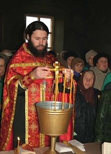 Первая служба в храме Дмитрия Солунского в с. Тепловка